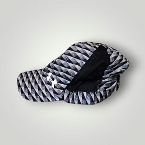 Under Armour Ladies Black And White Cap hat one size